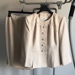 NWOT Le Suit Cream Blazer